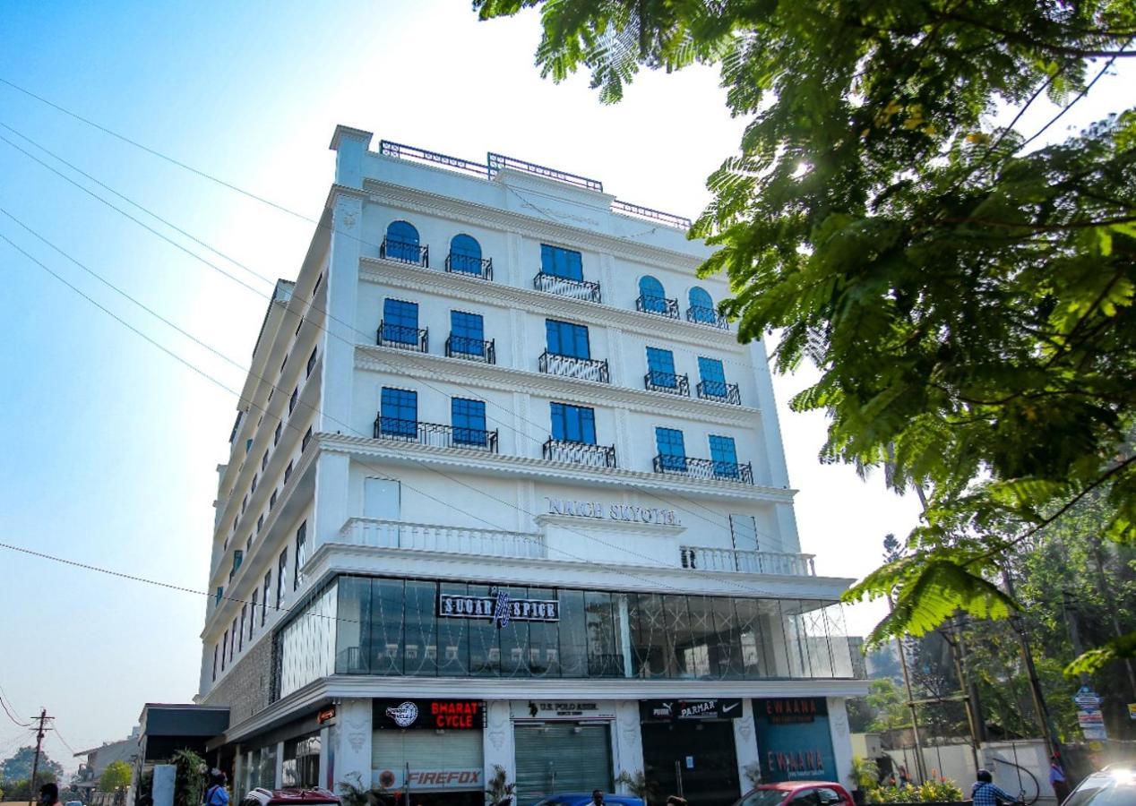 Nrich Skyotel Navsari Esterno foto